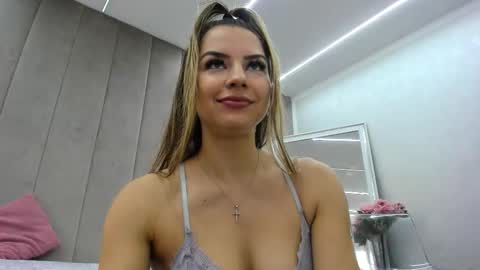 Snapshot of von_dee chatting on October 12, 5:28 am von_dee online show from October 12, 5:28 am