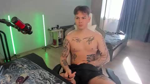 Snapshot of vova_belkin_ chatting on March 22, 11:13 am vova online show from March 22, 11:13 am