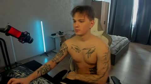 Snapshot of vova_belkin_ chatting on April 1, 10:16 am vova online show from April 1, 10:16 am