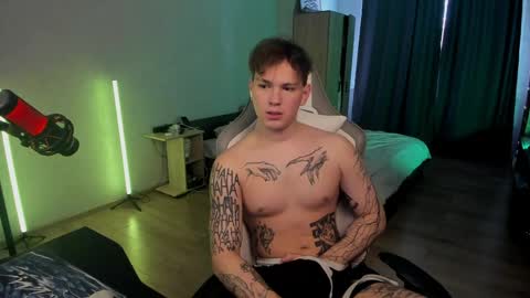 Snapshot of vova_belkin_ chatting on April 2, 10:46 am vova online show from April 2, 10:46 am