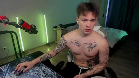Snapshot of vova_belkin_ chatting on April 3, 10:13 am vova online show from April 3, 10:13 am