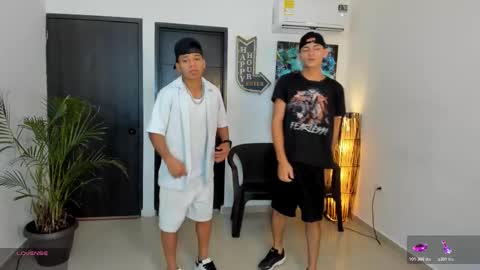 voyeurism_guys online show from November 9, 10:41 pm