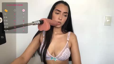 Snapshot of vsantini_ chatting on February 5, 10:01 pm vsantini_ online show from February 5, 10:01 pm