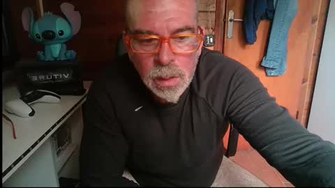 Snapshot of vuda77 chatting on October 11, 2:37 pm oscar online show from October 11, 2:37 pm