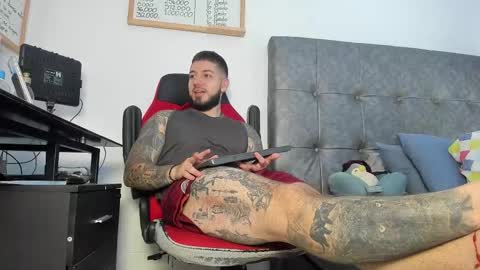 vyxen_ online show from March 20, 8:35 pm
