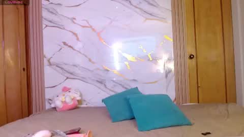 kitty SUPORT ME AND MY BABY SINGLE MOMY online show from July 12, 2:30 pm