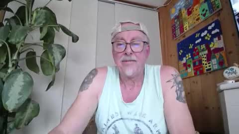 Snapshot of waffel1 chatting on October 23, 10:25 am waffel1 online show from October 23, 10:25 am