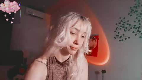 Snapshot of waifu_exe chatting on June 10, 7:29 am Waifu exe online show from June 10, 7:29 am