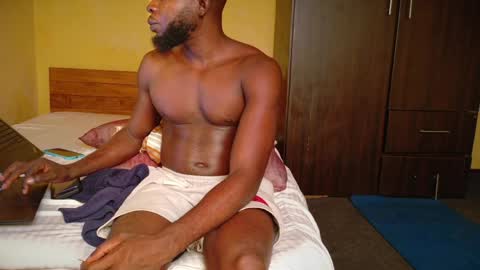 Snapshot of wakanda_mamba chatting on April 18, 10:10 pm Wakanda Mamba online show from April 18, 10:10 pm