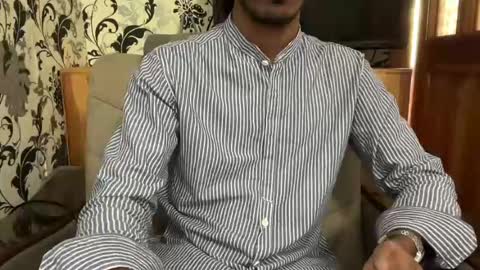 Snapshot of wakeawake chatting on June 24, 5:28 am boy1 online show from June 24, 5:28 am