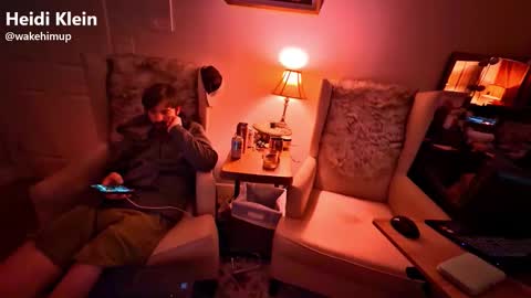 wakehimup online show from November 22, 7:29 am