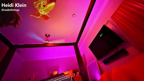 wakehimup online show from December 17, 9:48 am