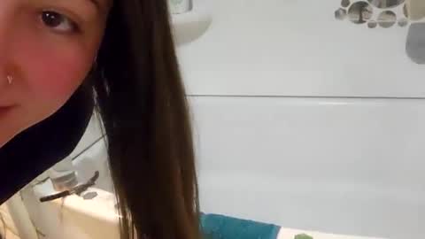 Snapshot of walnut4u chatting on January 13, 5:23 am Walnut4u online show from January 13, 5:23 am