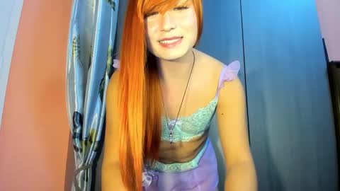 Snapshot of wanderlust_xxx chatting on October 25, 6:35 pm Sarah Catalina Amado. Wanderlust online show from October 25, 6:35 pm