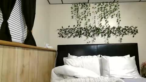 wanderlustgaal online show from December 3, 9:40 am