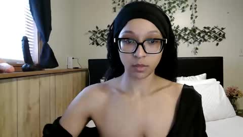 wanderlustgaal online show from December 4, 8:17 pm