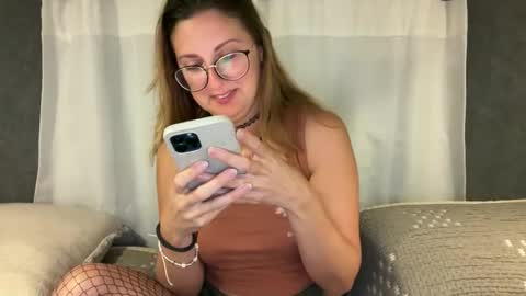 Snapshot of wanderlustjade chatting on June 6, 2:49 am Jade Adonis online show from June 6, 2:49 am