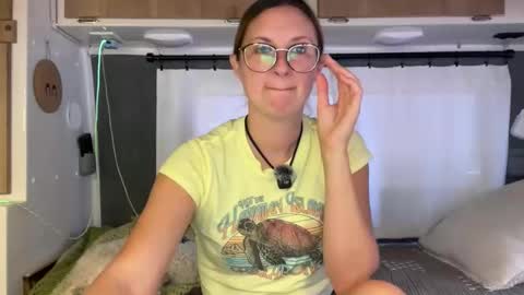 Snapshot of wanderlustjade chatting on June 7, 6:22 pm Jade Adonis online show from June 7, 6:22 pm