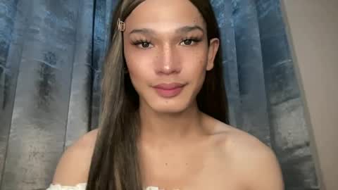 Snapshot of wanna_bewithyouxxx chatting on June 25, 7:57 am LIZA online show from June 25, 7:57 am