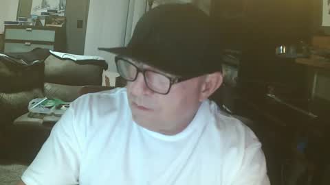 Snapshot of wantitbutyoucanthaveit chatting on December 23, 1:14 am inittogetitin online show from December 23, 1:14 am