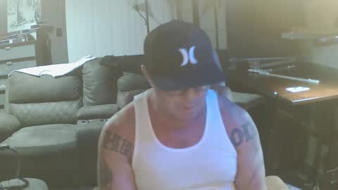 Snapshot of wantitbutyoucanthaveit chatting on January 18, 1:31 am inittogetitin online show from January 18, 1:31 am