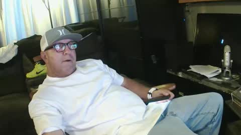 Snapshot of wantitbutyoucanthaveit chatting on April 19, 1:32 pm inittogetitin online show from April 19, 1:32 pm