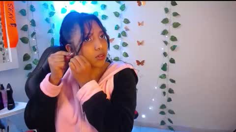 Snapshot of warisgoddes chatting on May 31, 12:23 pm EMILY online show from May 31, 12:23 pm