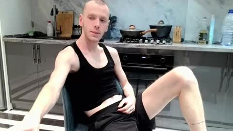 Snapshot of warmwhisp chatting on June 3, 6:57 pm ZID online show from June 3, 6:57 pm