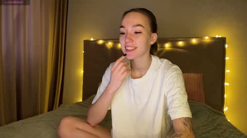 Snapshot of watergirl_ chatting on December 25, 6:41 am Im saving up for a new car help me online show from December 25, 6:41 am