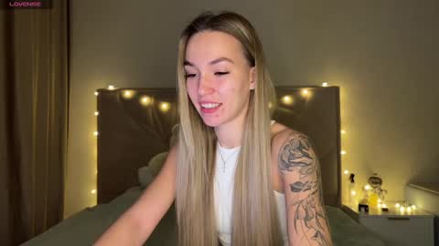 Snapshot of watergirl_ chatting on January 20, 11:10 pm Im saving up for a new car help me online show from January 20, 11:10 pm