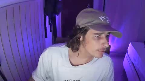 wave_boyy online show from April 29, 2:43 pm