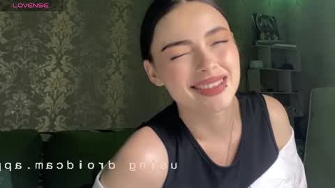 Snapshot of weareyoursun chatting on April 29, 4:55 pm Alice online show from April 29, 4:55 pm