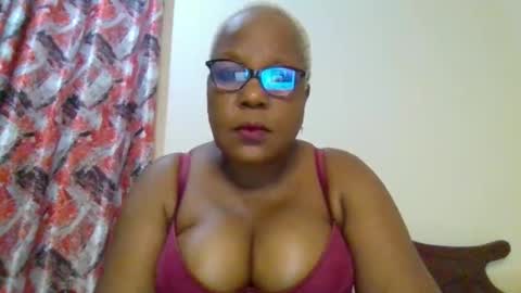 Snapshot of weaverbird25 chatting on February 10, 10:03 pm weaverbird25 online show from February 10, 10:03 pm