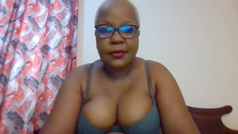 Snapshot of weaverbird25 chatting on March 6, 5:48 am weaverbird25 online show from March 6, 5:48 am