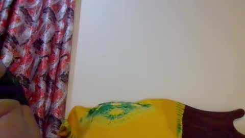 Snapshot of weaverbird25 chatting on March 24, 7:19 pm weaverbird25 online show from March 24, 7:19 pm