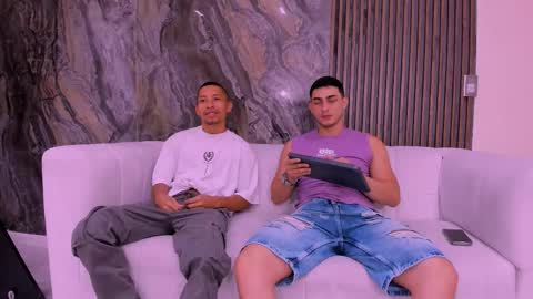 Snapshot of web_gammer_ chatting on December 5, 1:52 pm Jhonny Dick his neighbors. online show from December 5, 1:52 pm