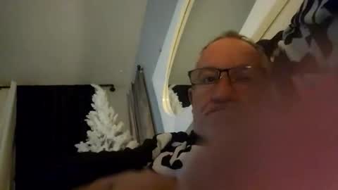 Snapshot of webcamateurs chatting on December 5, 9:29 am webcamateurs online show from December 5, 9:29 am