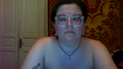 Snapshot of webgirl2 chatting on June 11, 9:24 pm Marina online show from June 11, 9:24 pm