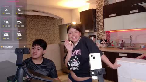 Snapshot of weemilyandandrew chatting on April 3, 4:43 am EMILY ANDREW online show from April 3, 4:43 am