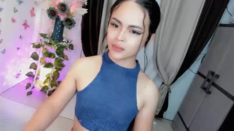 Hi Im LOVIE Please dont forget to follow and thumbs up me online show from April 28, 2:49 am