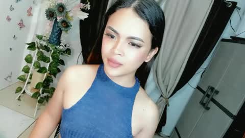 Hi Im LOVIE Please dont forget to follow and thumbs up me online show from May 6, 2:29 am