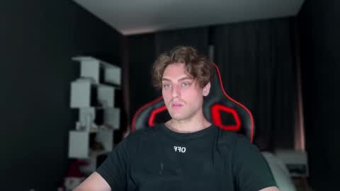 Snapshot of wellidonehere chatting on November 3, 11:04 pm wellidonehere online show from November 3, 11:04 pm