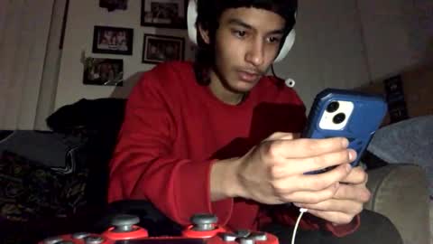 Snapshot of weloveyouej chatting on February 11, 9:14 am Eduardo online show from February 11, 9:14 am