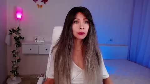 Wendi Foster online show from November 17, 6:35 pm