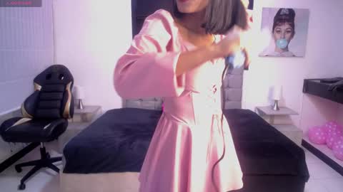 Snapshot of wendy_1_ chatting on May 15, 3:35 am wendy_1_ online show from May 15, 3:35 am