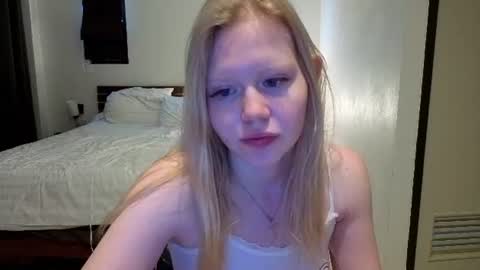 Snapshot of wendy_228 chatting on June 19, 2:27 am Wendy online show from June 19, 2:27 am