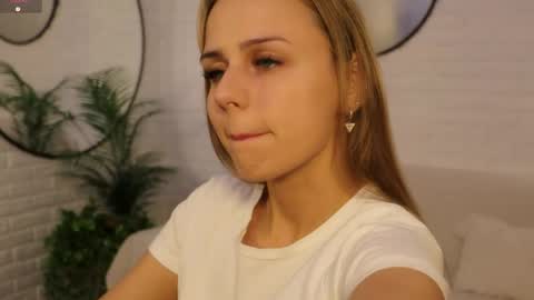 Snapshot of wendy__doll chatting on May 27, 9:12 pm Im Wendy online show from May 27, 9:12 pm