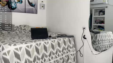 Snapshot of wendy_and_alex1712 chatting on October 31, 12:33 am Wendy Alex online show from October 31, 12:33 am