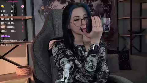 little girl who is always rightLisa online show from November 25, 1:27 am