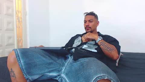 Wesley Rogger online show from October 26, 5:19 pm